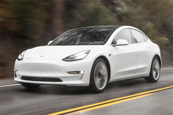 Tesla Model 3 - як купити вживане авто в США