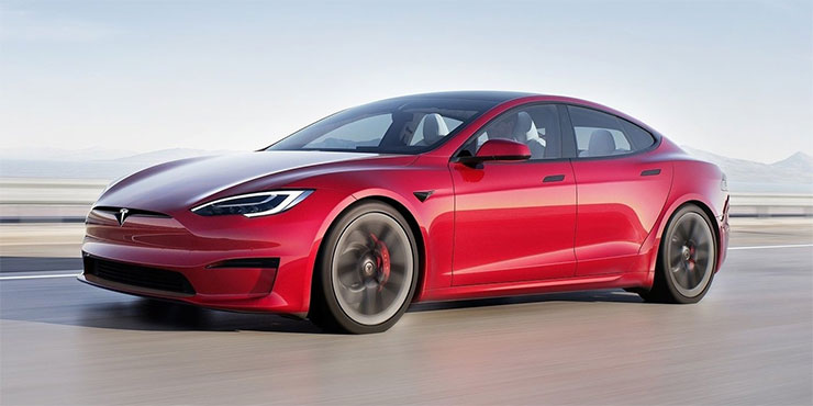Чому вигідно купити вживаний Tesla Model S в США