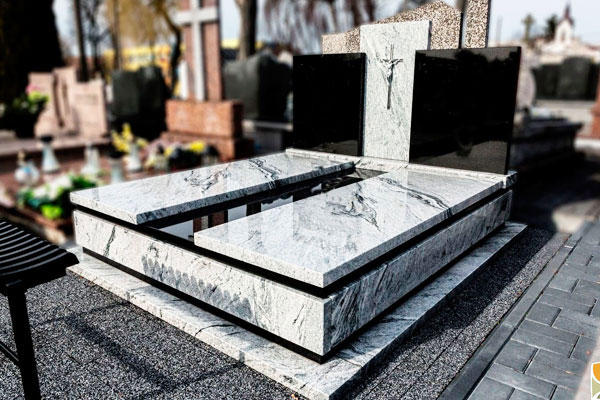 Європейські пам'ятники з граніту