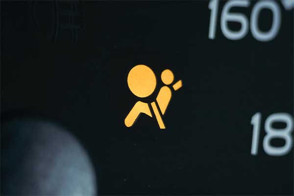Що робити якщо горить індикатор Airbag