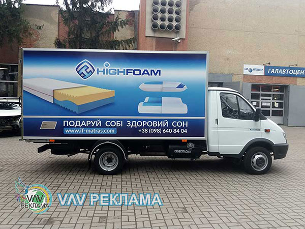 Поклейка плівки з рекламою на авто у львові